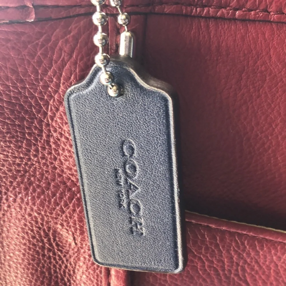 Coach burgandy purse - Picture 3 of 7